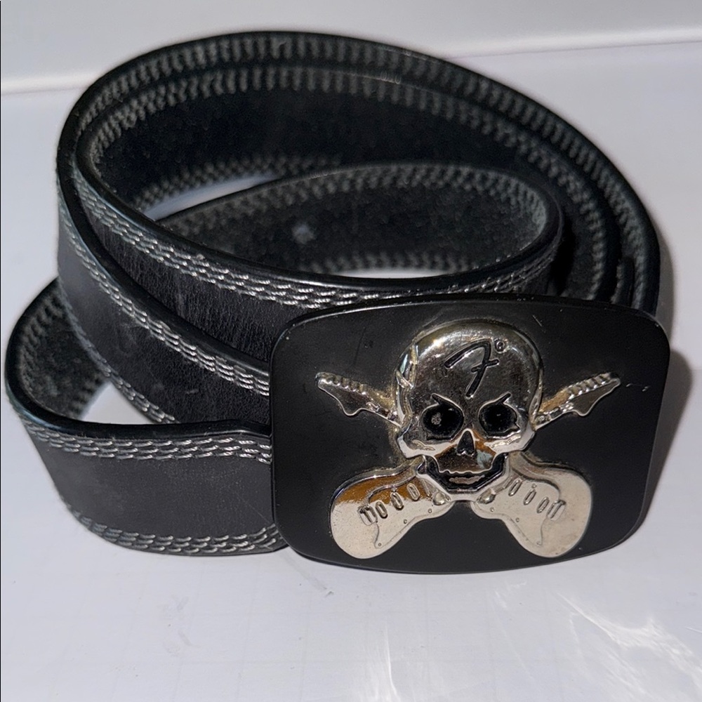Fender Black and Silver Skull Guitar Buckle /Wrangler Belt 42/105